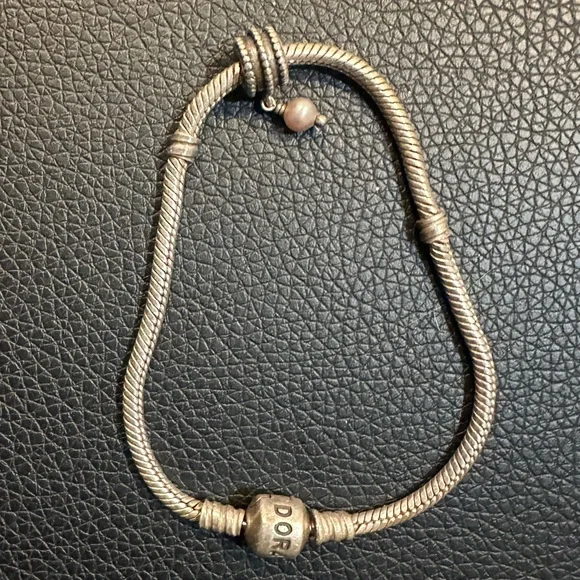 Pandora silver charm bracelet with one charm - Picture 4 of 5